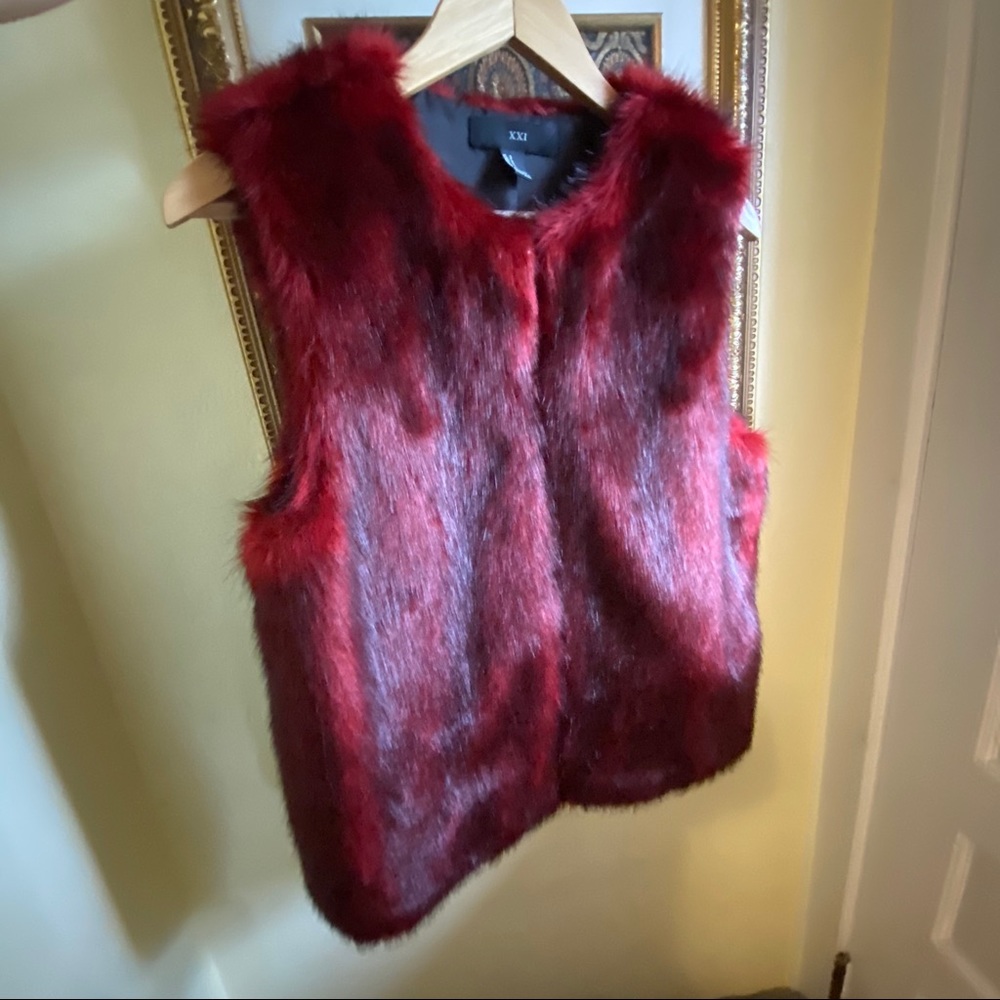 XXI wine faux fur zip-up vest